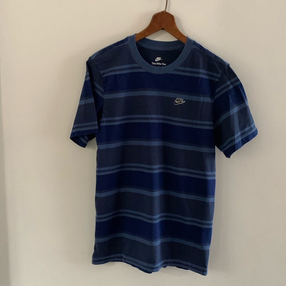 Nike men’s striped tshirt